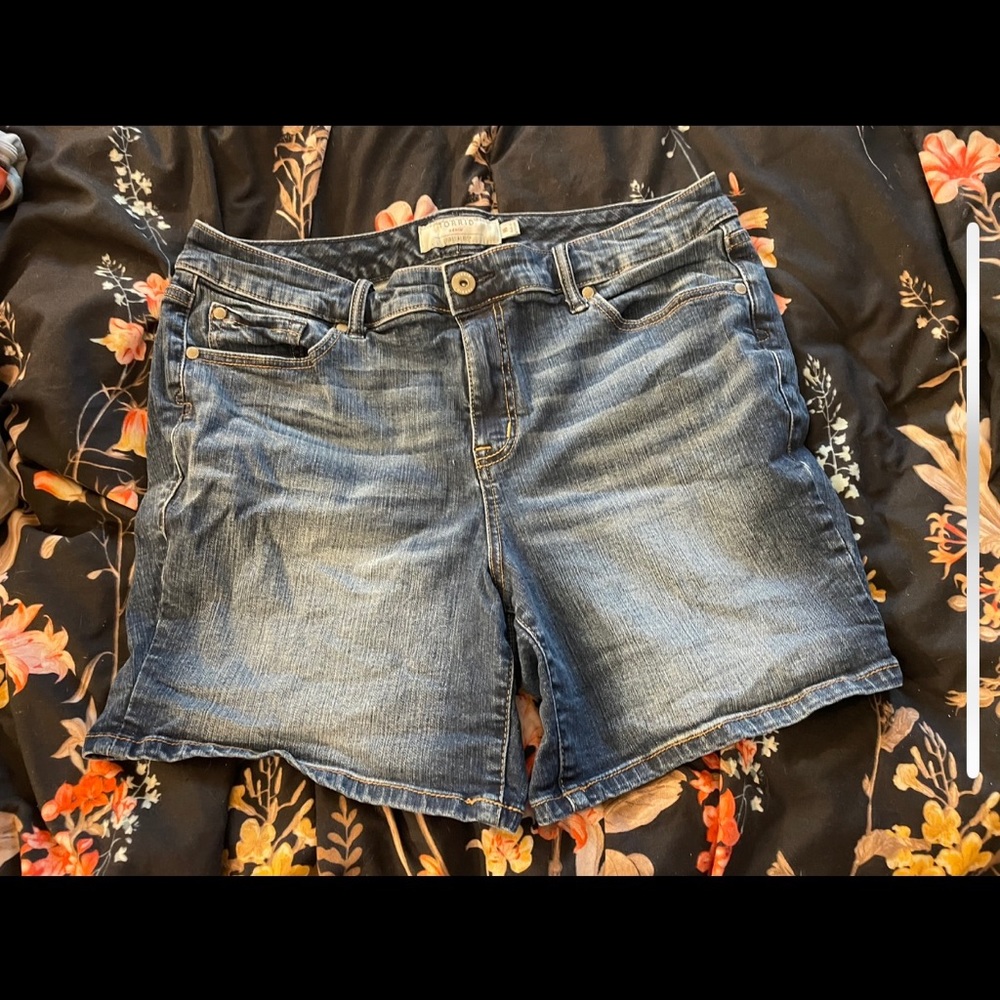 Size 16 Maurice’s shorts